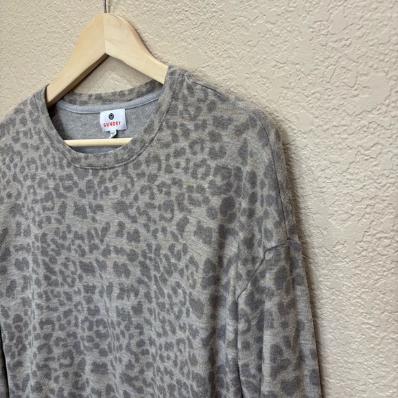 Sundry | Anthropologie Leopard Cozy Sweatshirt in Heather Grey Size 1 : Small - Picture 5 of 9